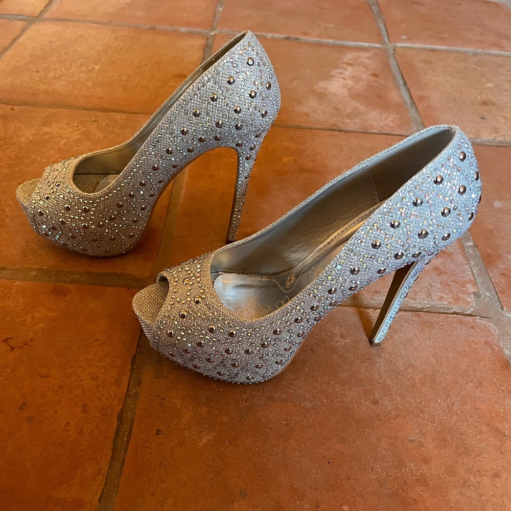 Lasonia size 8 formal sequined high heels